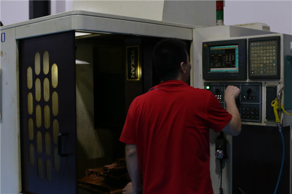 旭錦塑膠模具有限公司，模具部