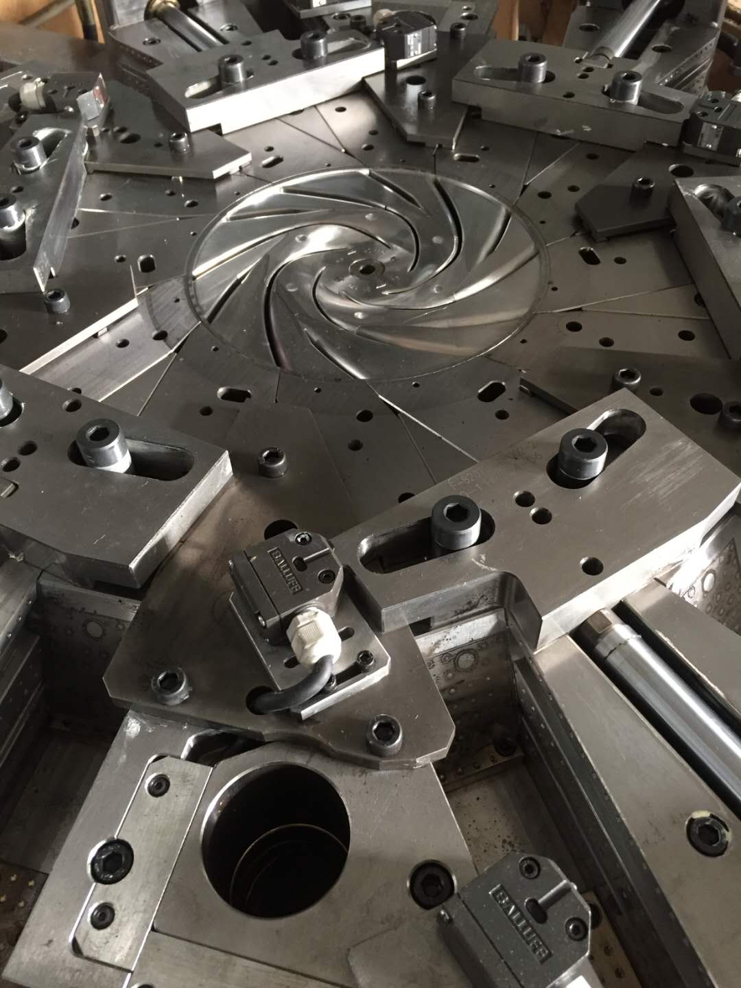 中山市旭錦塑膠模具有限公司，集開模注塑加工一體